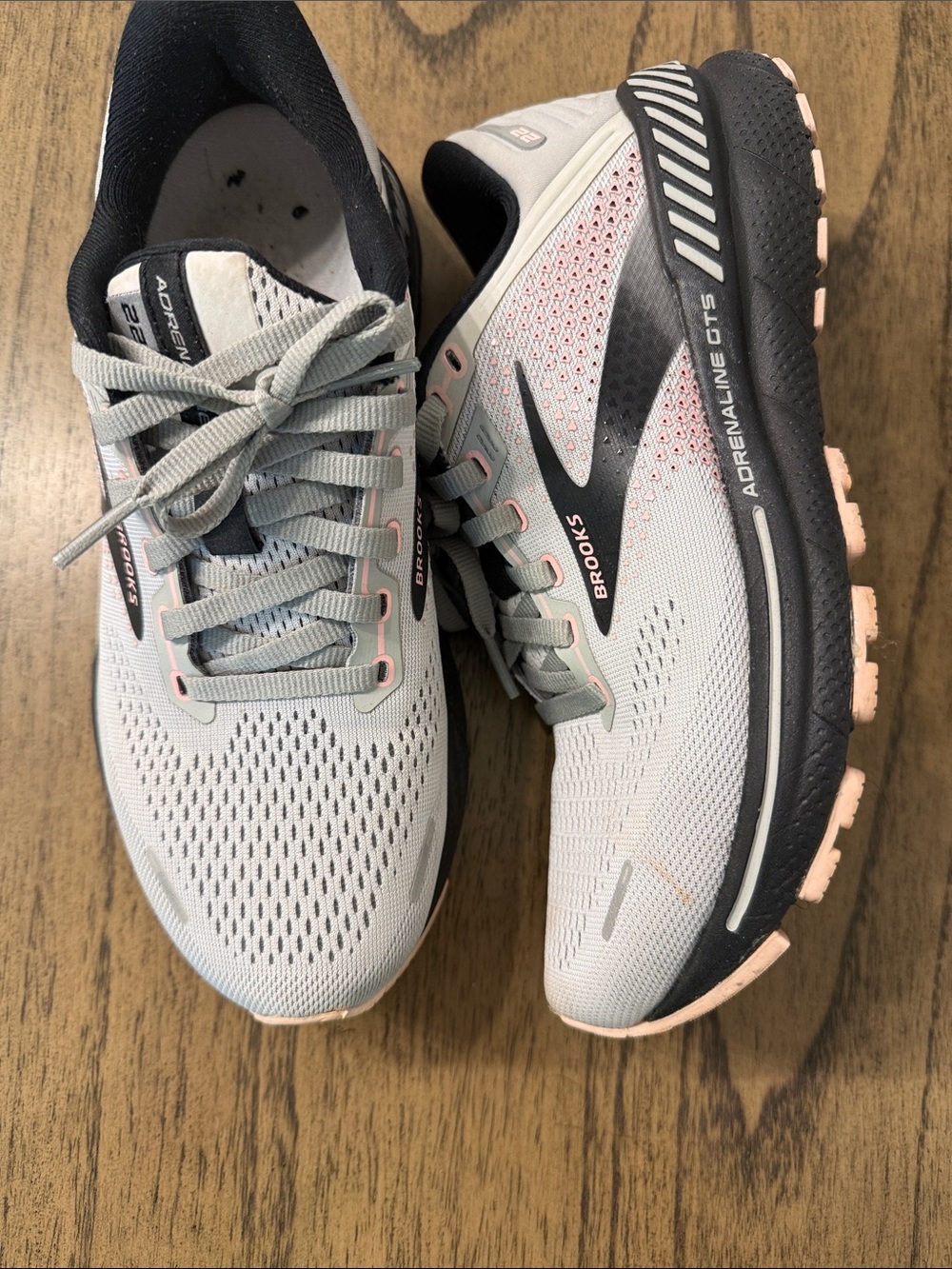 Brooks Adrenaline GTS Women’s Running Shoes - Light Gray with Pink Accents